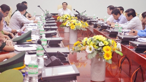 Sáng nay, Ủy Ban Nhân Dân thành phố Đà Nẵng đã họp và tạm đình chỉ chức vụ đối với ông Lê Sáu, Giám đốc Cảng vụ Đường thủy Nội địa, Sở Giao thông- Vận tải thành phố Đà Nẵng. (Thời sự trưa 6/6/2016)