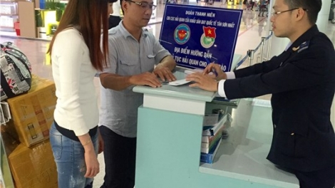 Chi cục Hải quan cửa khẩu sân bay quốc tế Tân Sơn Nhất triển khai Đường dây nóng tiếp nhận các phản hồi của người dân. (Thời sự trưa 16/7/2016)