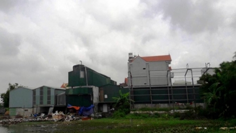 Tình trạng xây dựng nhà xưởng trái phép trên đất nông nghiệp ở huyện Quốc Oai, Hà Nội. (6/7/2016)