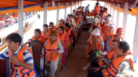 Để người tham gia giao thông đường thủy mặc áo phao (11/7/2016)