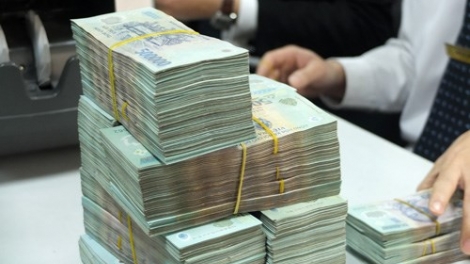 Đến cuối năm 2014, dư nợ Chính phủ ở mức hơn 1,8 triệu tỷ đồng và trong năm này, ngân sách Nhà nước đã phải dành 260.800 tỷ đồng để trả nợ (Thời sự trưa 4/7/2016)