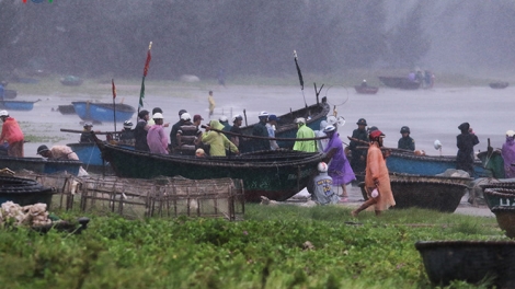 Đời sống ngư dân trong mùa biển động (17/7/2016)