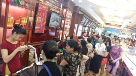 Người dân cần thận trọng khi mua, bán vàng, tránh để xảy ra thiệt hại. (7/7/2016)
