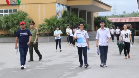 Điểm chuẩn xét tuyển của nhiều trường đại học thấp hơn năm 2015 (Thời sự chiều 14/8/2016)