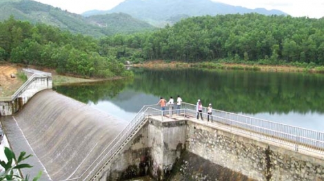 Thủy lợi Việt Nam trước những thách thức biến đổi khí hậu và yêu cầu tái cơ cấu. (29/8/2016)
