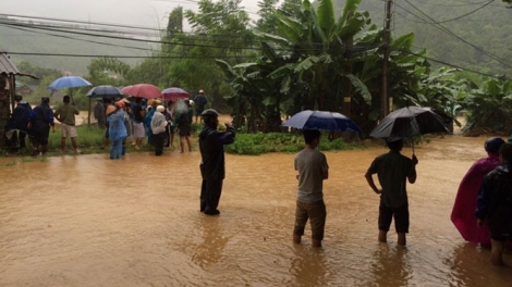 Đến nay mưa lũ tại các tỉnh miền núi phía Bắc đã làm 13 người chết và mất tích (Thời sự đêm 5/8/2016)