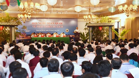 Thủ tướng Nguyễn Xuân Phúc yêu cầu các đại biểu không bàn đến thành tích mà đánh giá những bất cập, khó khăn từ đó xác định giải pháp rõ và cụ thể hơn để phát triển ngành du lịch, đưa du lịch thành ngành kinh tế mũi nhọn (Thời sự trưa 9/8/2016)