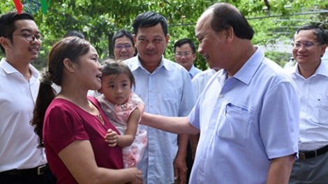 Thủ tướng Nguyễn Xuân Phúc làm việc với lãnh đạo tỉnh Nghệ An về nhiệm vụ phát triển kinh tế - xã hội và thăm mô hình nông thôn mới Nam Giang ở huyện Nam Đàn (Thời sự chiều 15/8/2016)