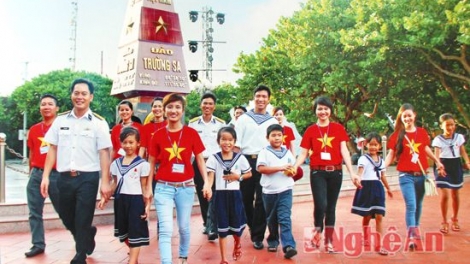 Trường Sa rộn ràng khai giảng năm học mới (5/9/2016)