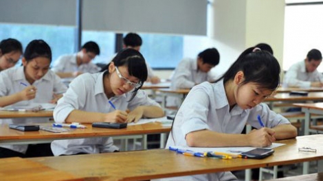 Bộ Giáo dục và Đào tạo công bố phương án tổ chức kỳ thi Trung học phổ thông quốc gia năm 2017 không khác nhiều so với bản dự thảo khi môn Toán vẫn được quyết định thi theo hình thức trắc nghiệm (Thời sự chiều 28/9/2016)