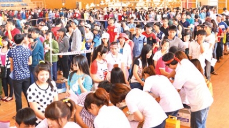 Cả nước sôi nổi hưởng ứng Ngày “Chủ nhật đỏ”, góp phần đảm bảo nguồn máu phục vụ điều trị, cấp cứu bệnh nhân trong dịp Tết Nguyên đán (Thời sự chiều 15/1/2017)