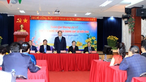 Chủ tịch nước Trần Đại Quang nói chuyện với các kiều bào tiêu biểu về đón Tết và tham dự chương trình Xuân Quê hương tại thành phố Hồ Chí Minh. (Thời sự chiều 20/01/2017)