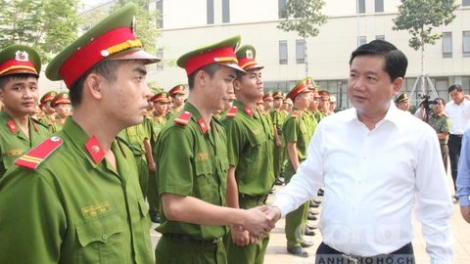 Công an Thành phố Hồ Chí Minh ra mắt Đội Đặc nhiệm phía Nam nhằm trấn áp tội phạm (25/01/2017)