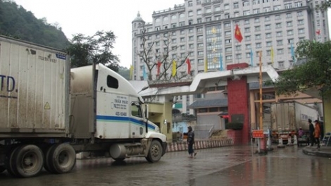 Nỗi lo ùn tắc nông sản ở cửa khẩu Tân Thanh (24/01/2017)