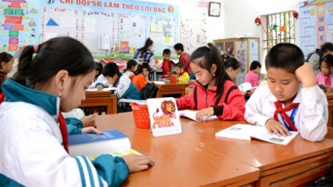 Chị Nguyễn Thị Hương Liên, Giám đốc Công ty CP Sao Thái Dương với hành trình “gieo mầm” văn hóa đọc đến với trẻ em vùng quê nghèo tỉnh Nam Định. (10/01/2017)