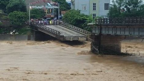 Hàng nghìn tỷ đồng trôi theo mưa lũ do thiếu đầu tư cho công tác dự báo (18/10/2017)