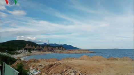 Khánh Hòa: Báo động tình trạng đổ đất xuống biển, lấn vịnh Nha Trang (12/10/2017)