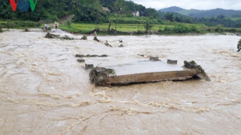 Khẩn cấp triển khai các biện pháp ứng phó với mưa lũ (12/10/2017)