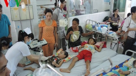 Sốt xuất huyết vẫn đang cao điểm, nếu chủ quan sẽ khiến bệnh diễn biến nặng, khó cứu chữa (Thời sự trưa 6/10/2017)