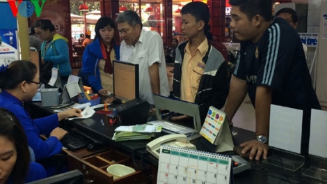 Bắt đầu từ hôm nay ngành Đường sắt bán vé Tàu Tết Mậu Tuất (Thời sự trưa 5/10/2017)