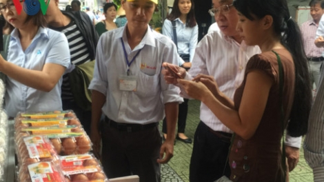 Thành phố Hồ Chí Minh bắt đầu truy xuất nguồn gốc thịt và trứng gia cầm (Thời sự chiều 03/10/2017)