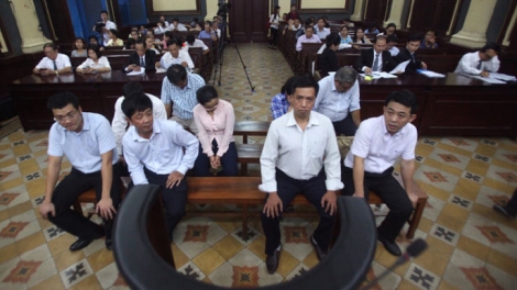 Đại diện  Bộ Y tế khẳng định đã làm đúng các quy định của pháp luật trong vụ án "Buôn lậu, làm giả con dấu, tài liệu của cơ quan, tổ chức xảy ra tại công ty VN Pharma". (Thời sự trưa 27/10/2017)