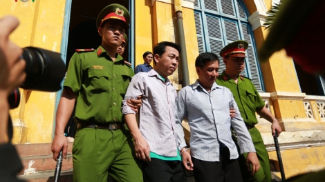 Toà án nhân dân Cấp cao tại thành phố Hồ Chí Minh tuyên huỷ toàn bộ bản án sơ thẩm vụ án buôn lậu, làm giả con dấu, tài liệu của cơ quan, tổ chức xảy ra tại Công ty Cổ phần VN Pharma (Thời sự trưa 30/10/2017)