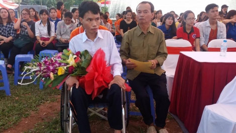 Tại Nam Định, 5 nghìn bạn trẻ dự ngày hội "Chung tay vì sự sống" - một hoạt động nhằm vận động và tôn vinh nghĩa cử hiến mô tạng (Thời sự chiều 17/11/2017)