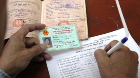 Bộ Công an khẳng định, thông tin xóa bỏ Sổ hộ khẩu và Chứng minh nhân dân từ ngày 30/10 vừa qua là thông tin không chính xác - Sổ hộ khẩu và Chứng minh nhân dân vẫn còn nguyên giá trị theo luật định (Thời sự đêm 6/11/2017)