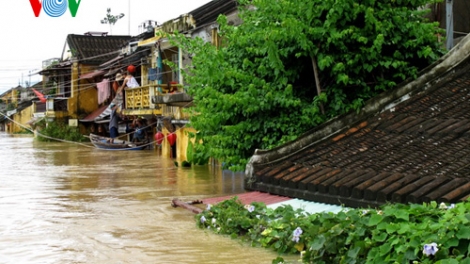 Phát triển du lịch bền vững: Bài học từ cơn lũ dữ tàn phá các di sản ở miền Trung (24/11/2017)