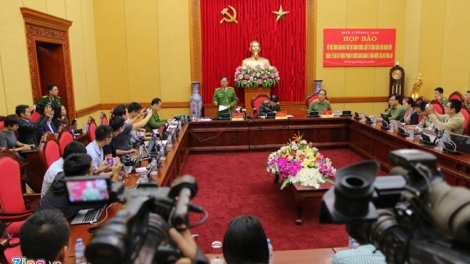 Bãi bỏ hình thức quản lý dân cư đăng ký thường trú bằng sổ hộ khẩu và thay thế bằng hình thức cập nhật thông tin trên Cơ sở dữ liệu quốc gia về dân cư (Thời sự trưa 07/11/2017)