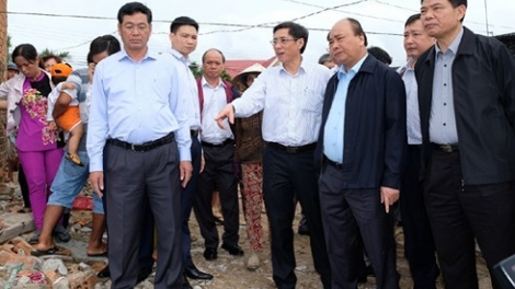 Thủ tướng Chính phủ Nguyễn Xuân Phúc kiểm tra công tác khắc phục hậu quả bão số 12 tại tỉnh Khánh Hòa (Thời sự trưa 30/11/2017)