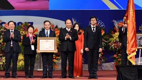 Thủ tướng Nguyễn Xuân Phúc dự kỷ niệm 100 năm thành lập Viện Mắt, 60 năm thành lập Viện mắt Trung ương (Thời sự trưa 24/11/2017)