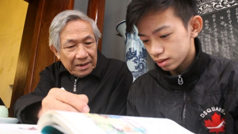 Thầy giáo già Nguyễn Trà và hành trình 25 năm dạy học miễn phí cho trẻ em nghèo (20/11/2017)