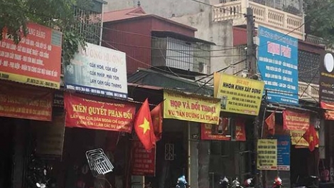 Vì sao nguời dân chưa đồng tình giải tỏa đường Đê La Thành làm bãi đỗ xe (24/11/2017)