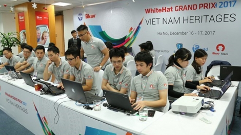 Vượt qua hơn 450 đội tuyển, đội Việt Nam giành giải nhất cuộc thi an ninh mạng toàn cầu 2017 (Thời sự chiều 17/12/2017)