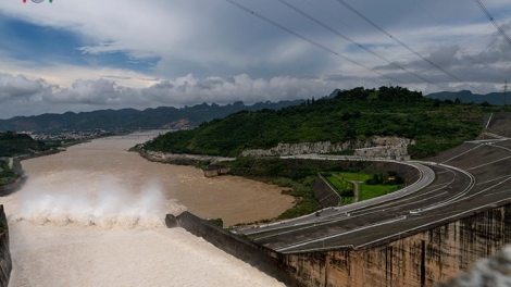 Bộ Nông nghiệp và Phát triển Nông thôn thống nhất với Tập đoàn Điện lực Việt Nam 3 đợt điều tiết các hồ chứa nước thủy điện: Sơn La, Hòa Bình, Thác Bà và Tuyên Quang, phục vụ lấy nước gieo cấy lúa vụ Đông xuân 2017-2018 (Thời sự trưa 26/12/2017)