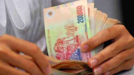 Nhiều chính sách mới về lao động, tiền lương, bảo hiểm xã hội, thuế, lãi suất ngân hàng sẽ có hiệu lực thi hành từ tháng 1/2018: Trong đó, đáng chú ý hàng triệu lao động sẽ được tăng lương theo quy định mới về lương tối thiểu vùng (Thời sự trưa 31/12/2017)
