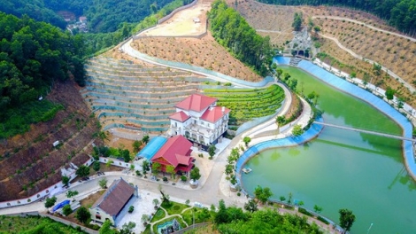 UBND tỉnh Yên Bái xử phạt hành chính trên 500 triệu đồng đối với sai phạm tại "biệt phủ" của gia đình ông Phạm Sỹ Quý, nguyên Giám đốc Sở Tài nguyên và môi trường tỉnh Yên Bái (Thời sự đêm 2/12/2017)