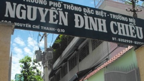 Người thầy giáo vượt qua bóng tối, thắp sáng cuộc đời mình và nhen nhóm hy vọng cho những người cùng cảnh ngộ (30/11/2017)