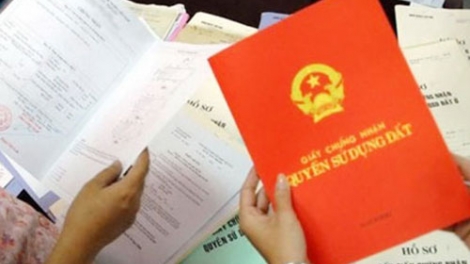Bộ Tài nguyên và Môi trường đề nghị lùi thời gian áp dụng quy định ghi tên thành viên trong việc cấp Giấy chứng nhận quyền sử dụng đất cho hộ gia đình. (Thời sự trưa 03/12/2017)