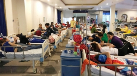 Hà Tĩnh - 6 người ngộ độc do đốt than để sưởi ấm  (Thời sự trưa 30/12/2017)