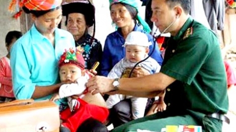 Quân dân y trên vùng đất biên giới hết lòng vì người bệnh (8/2/2017)