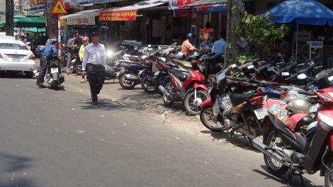 Để vỉa hè không còn"xa xỉ" với người đi bộ (25/02/2017)