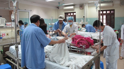 Hàng trăm cán bộ ngành y tế được tặng thưởng các danh hiệu thầy  thuốc nhân dân, thầy thuốc ưu tú trong dịp kỷ niệm 62 năm ngày Thầy thuốc Việt Nam (Thời sự chiều 27/2/2017)