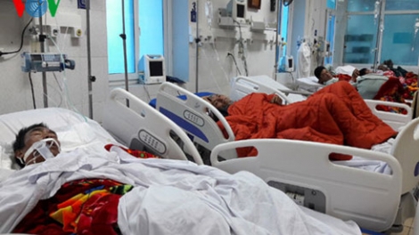 Về vụ ngộ độc tập thể tại Phong Thổ, Lai Châu, nguyên nhân ban đầu được xác định nghi do ngộ độc Methanol (Thời sự trưa 15/2/2017)
