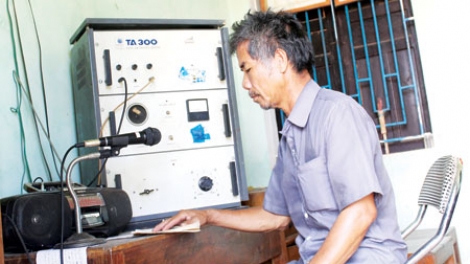 Câu chuyện về ông Hà Xuân Thùy ở bản Gà, xã Vân Sơn, huyện Sơn Động, Bắc Giang, người có niềm đam mê phát thanh, đã tự mua đài, sắm loa, thành lập đài Truyền thanh phục vụ bà con trong bản. (09/02/2017)