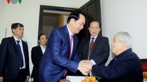 Chủ tịch nước Trần Đại Quang chúc thọ nguyên Tổng Bí thư Đỗ Mười tròn 100 tuổi (Thời sự chiều 1/2/2017)