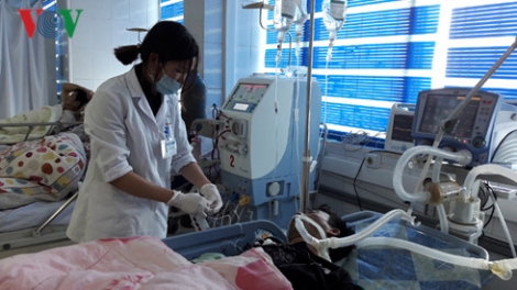Xảy ra một vụ ngộ độc thực phẩm nghiêm trọng tại tỉnh Lai Châu khiến 6 người chết và 11 người nhập viện cấp cứu (Thời sự trưa 14/02/2017)