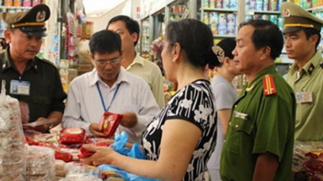Tại Hội thảo đánh giá việc thực hiện chính sách, pháp luật về An toàn vệ sinh thực phẩm giai đoạn 2011- 2016, nhiều đại biểu đề nghị, phải thanh tra cả đội ngũ đi thanh tra an toàn thực phẩm (Thời sự đêm 6/3/2017)